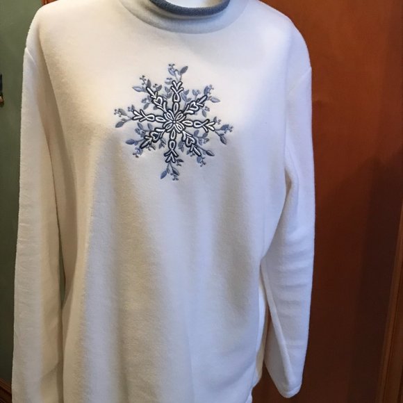 Croft & Barrow Woman's Fleece Top - Picture 4 of 9